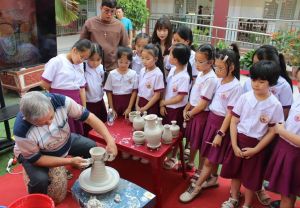 Nghệ nhân Đinh Công Lai: Gốm Biên Hòa đang vực dậy và phát triển