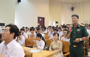 Tuyên truyền tuyển sinh quân sự năm 2024 cho hơn 800 học sinh Đồng Nai
