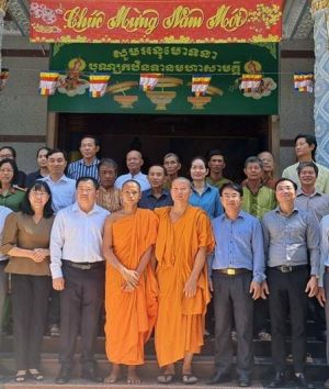 Thăm chúc đồng bào Khmer nhân tết Chol Chnam Thmay