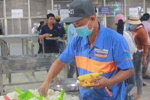 Để bữa ăn công nhân đảm bảo chất lượng