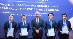 Trường Đại học Lạc Hồng đón nhận các chứng nhận kiểm định chất lượng đào tạo