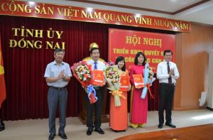 Triển khai các quyết định về công tác cán bộ