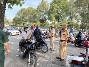 Lưu ý khi dừng đèn đỏ để không bị phạt