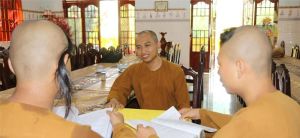 2 nhà tu hành nuôi trẻ mồ côi