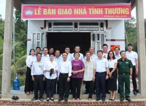 Đại biểu Quốc hội trao nhà tình thương tại huyện Tân Phú