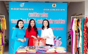 Phát động Chương trình Tặng áo dài - trao gửi yêu thương