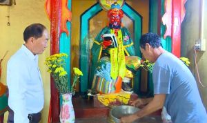 Người có uy tín trong đồng bào dân tộc Hoa