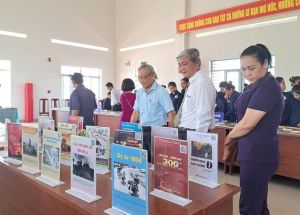 Trưng bày, phục vụ sách tại Cơ sở Điều trị nghiện ma túy tỉnh