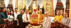 Thăm, chúc mừng Phật đản chức sắc tiêu biểu tại thành phố Biên Hòa