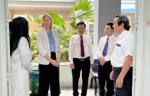 Tổng Lãnh sự quán Hoa Kỳ tại Thành phố Hồ Chí Minh làm việc tại CDC Đồng Nai