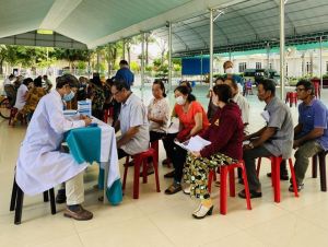 171 người dân có hoàn cảnh khó khăn ở xã La Ngà được khám bệnh miễn phí