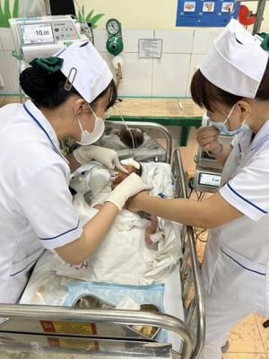 Phẫu thuật thành công cho bé sơ sinh bị đa dị tật