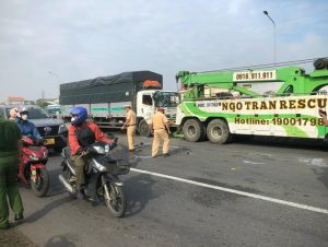 4 xe ô tô va chạm liên hoàn trên Quốc lộ 1