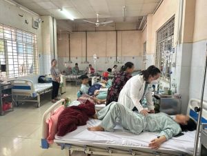 Lãnh đạo Sở Y tế chỉ đạo khẩn trương cứu chữa những người bị ngộ độc thực phẩm hàng loạt tại thành phố Long Khánh