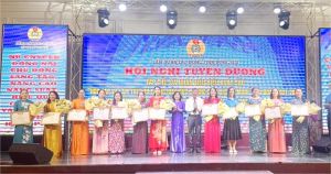 Tuyên dương các điển hình trong học tập Bác và phong trào Giỏi việc nước, đảm việc nhà