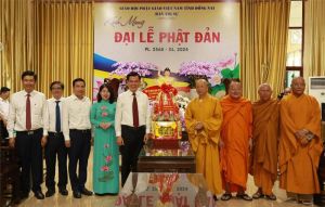 Tỉnh ủy - HĐND - UBND - Ủy ban MTTQ Việt Nam tỉnh chúc mừng Ban Trị sự Giáo hội Phật giáo Việt Nam tỉnh nhân lễ Phật đản