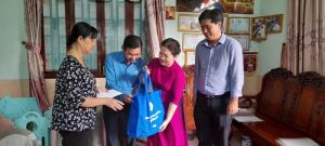 Tặng hàng trăm phần quà cho đoàn viên có hoàn cảnh khó khăn