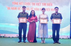 Trao giải Cuộc thi viết tìm hiểu 80 năm Đề cương về văn hóa Việt Nam