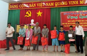 Quỹ Bảo trợ trẻ em tỉnh: Tặng trên 2 ngàn phần quà cho trẻ em nhân Ngày quốc tế thiếu nhi 1-6