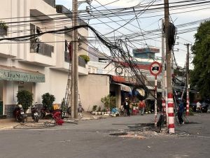 Di dời các trụ viễn thông trước đền thờ Nguyễn Hữu Cảnh