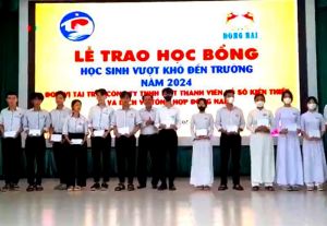 Trao 511 suất học bổng trị giá hơn 1 tỷ đồng cho học sinh khó khăn