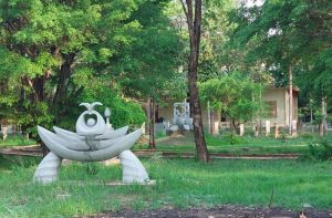 Chỉnh trang vườn tượng