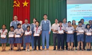 Tổ chức Hội chợ từ thiện và tặng quà cho trẻ em nghèo tại xã Phước An
