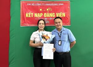 Huyện Nhơn Trạch kết nạp thêm 02 đảng viên mới trong Chi bộ doanh nghiệp