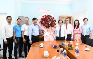 Phó Chủ tịch UBND tỉnh Nguyễn Sơn Hùng đến chúc mừng Ngày Báo chí cách mạng Việt Nam tại các văn phòng đại diện đóng trên địa bàn tỉnh