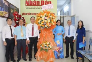 Phó Chủ tịch UBND tỉnh Nguyễn Thị Hoàng thăm, chúc mừng các cơ quan báo chí