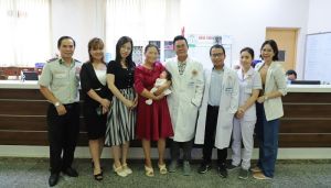 Bé gái sơ sinh bị bỏ rơi bên đường được chăm sóc kịp thời