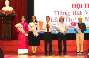 Hơn 300 sinh viên tham gia Hội thi Tiếng hát Việt - Mỹ