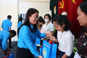 Tuyên truyền các hoạt động kỷ niệm 95 năm ngày thành lập Công đoàn Việt Nam