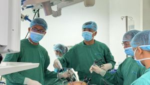 Phẫu thuật cắt bàng quang giả cho cụ bà