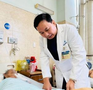 Thực hiện thành công ca phẫu thuật thay khớp cho cụ bà 100 tuổi