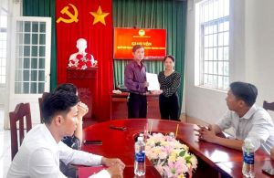 Giải ngân 2 tỷ đồng vốn hỗ trợ nông dân phát triển sản xuất