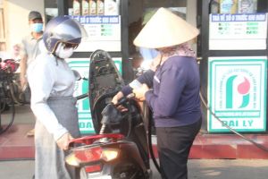 Giá xăng tăng lần thứ 3 liên tiếp