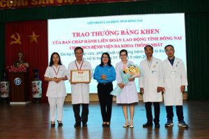 Khen thưởng Công đoàn cơ sở Bệnh viện Đa khoa Thống Nhất kịp thời cấp cứu bệnh nhân bị tai nạn lao động