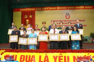 Kịp thời biểu dương, tôn vinh, nhân rộng những gương điển hình tiên tiến