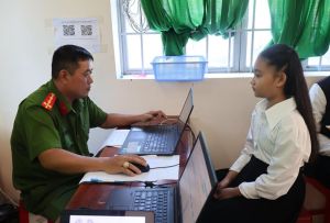 Công an huyện Nhơn Trạch tiếp nhận 56 hồ sơ ngày đầu tiên thực hiện cấp Căn cước theo Luật Căn cước 2023