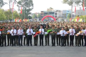 Đồng loạt ra mắt các tổ bảo vệ an ninh, trật tự ở cơ sở