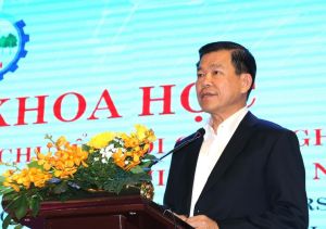 组织同奈省转换工业、提高工业竞争会谈