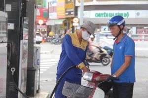 Giá xăng dầu tiếp tục giảm