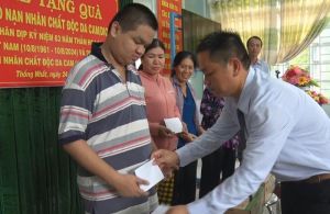 Huyện Thống Nhất: Tặng 100 suất quà cho nạn nhân nhiễm chất độc da cam/dioxin