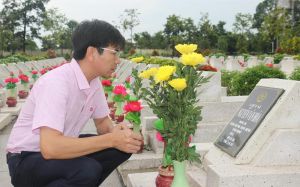 Ngân hàng Chính sách xã hội chi nhánh Đồng Nai tặng quà gia đình chính sách có công