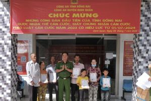 Công an huyện Định Quán cấp giấy chứng nhận căn cước cho những người gốc Việt Nam chưa xác định quốc tịch