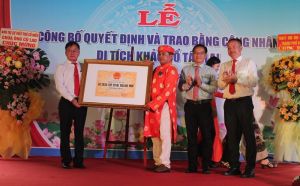 Thành phố Biên Hòa công bố quyết định và trao bằng xếp hạng di tích cấp tỉnh