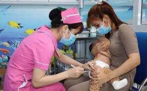 Tiêm vaccine đầy đủ để phòng bệnh bạch hầu