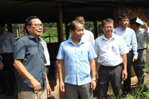 Đoàn kiểm tra của Ban Thường vụ Tỉnh ủy khảo sát hoạt động chăn nuôi tại huyện Vĩnh Cửu