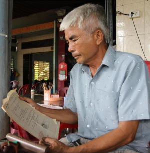 Nữa thế kỷ giữ gìn bút tích đồng đội, người thân
